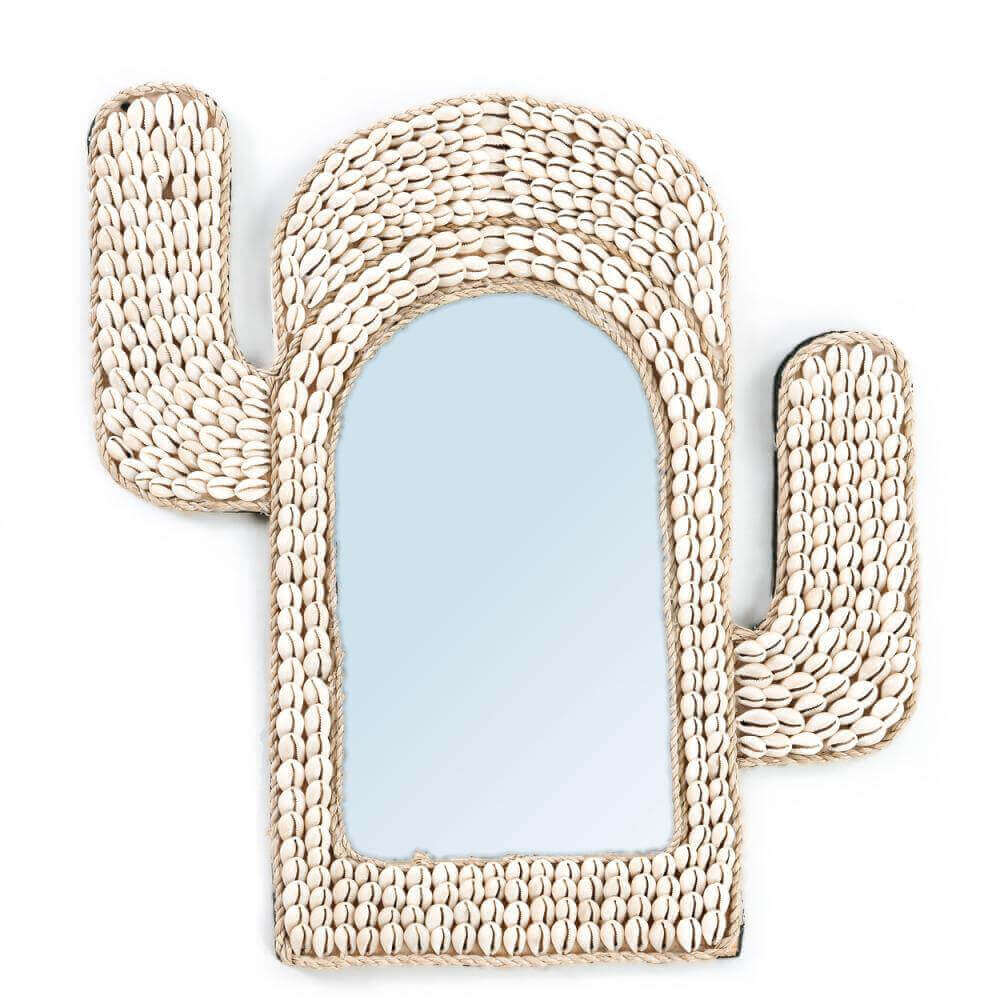 Boho spiegel The Cactus Shell van kaurischelpen, perfect voor boho interieur en als cadeau. Ideaal voor damestoilet of gang.