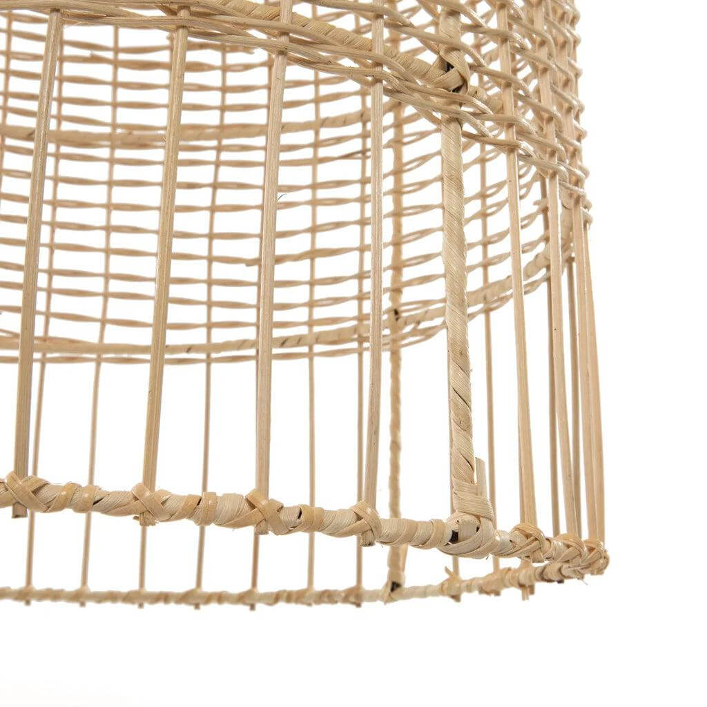 Natuurlijke rotan hanglamp in kooivorm, geïnspireerd door de kust van Amalfi. Perfect voor een warme en stijlvolle sfeer in huis.