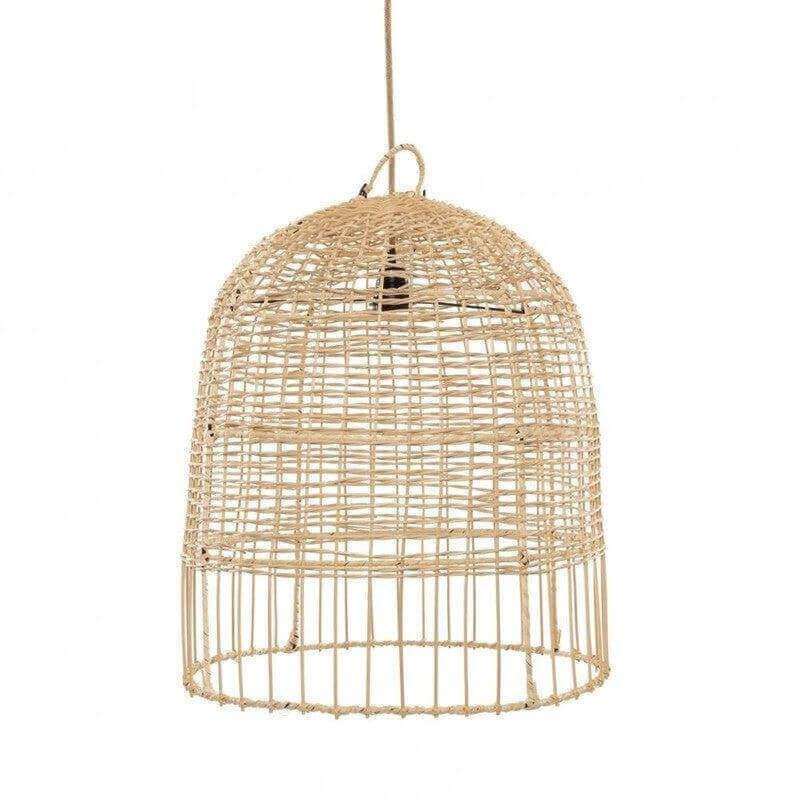 De Amalfi kooivormige rotan hanglamp in natuurlijke kleur, geïnspireerd door de Amalfi kuststijl, hoogte 55 cm, breedte 50 cm.