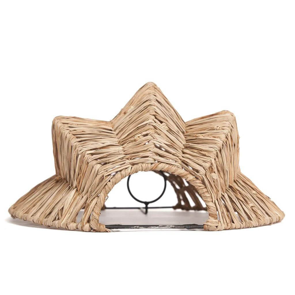 Natuurlijke Avanti muurlamp met gevouwen raffia ontwerp. Perfect voor sfeervol licht op muren en plafonds.