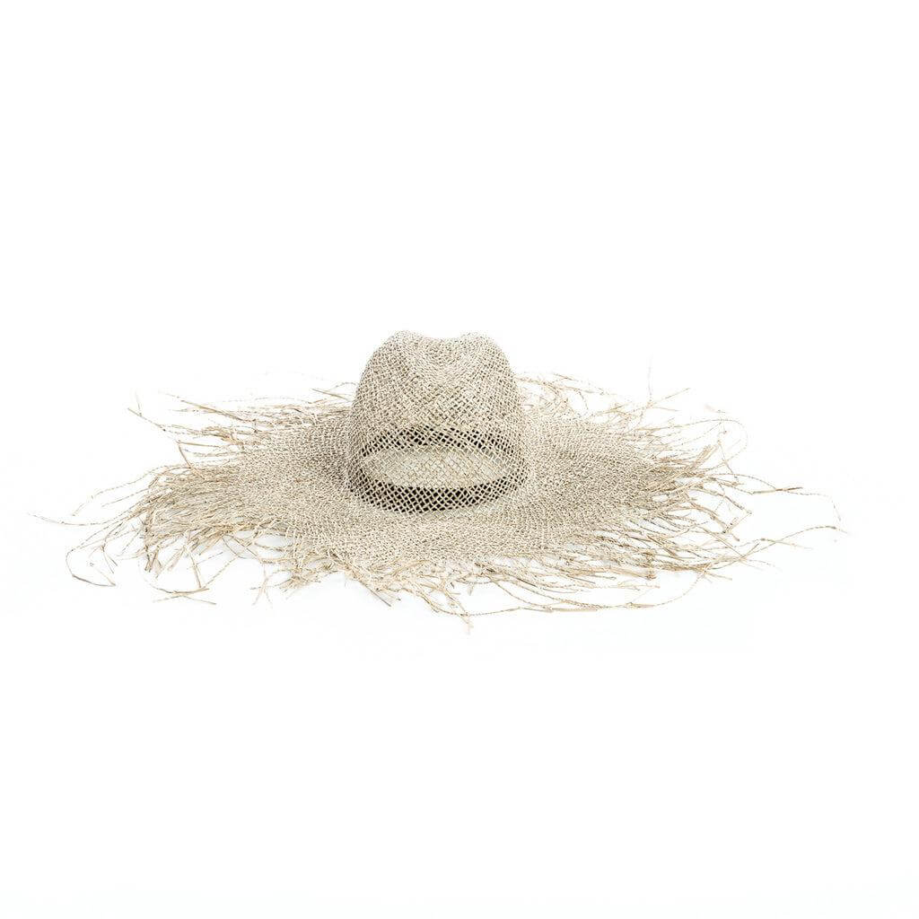 Alt Tag: Natuurlijke zeegras Beach hoed met opvallende bandana, perfect voor zonnige dagen. Stijlvolle en ademende zomerhoed.