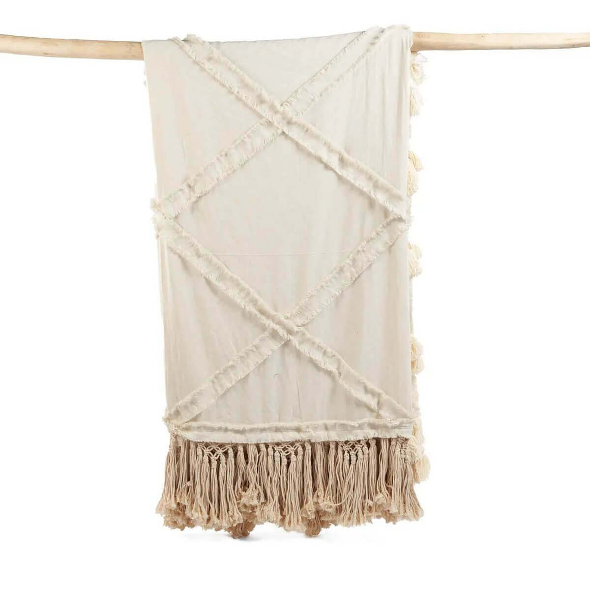 Natuurlijke Berber bedsprei met franjes, in een kalmerende neutrale kleur, perfect voor een gezellige en stijlvolle slaapkamer.