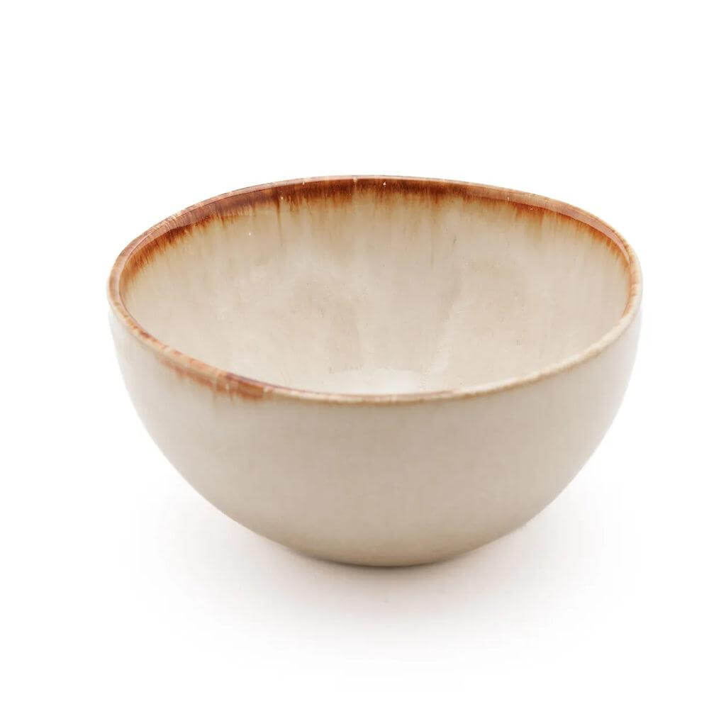 Handgemaakte Portugese Cornflakeskom met geel tintje, perfect voor brunch of diner. Uniek design, set van 6. Stijlvol servies.