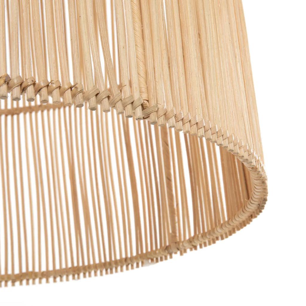 De Chacha Hanglamp van naturel rotan met kegelvormig ontwerp, perfect voor sfeervolle verlichting en schaduwpatronen in elke ruimte.