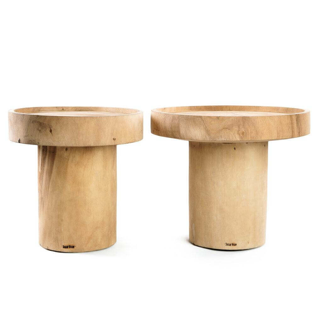 Twee naturelkleurige Chimborazo bijzettafels van onbehandeld suarhout met subtiele rand en stevig onderstel, perfect voor elke ruimte.