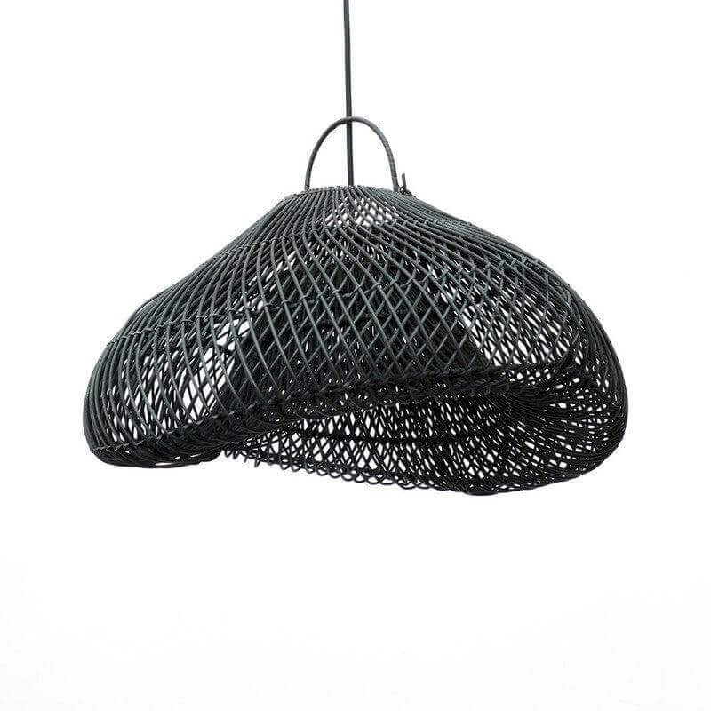 Wolkvormige zwarte rotan hanglamp – boho eyecatcher voor elke ruimte, brengt natuurlijke elegantie en sfeer in huis.