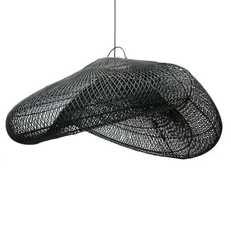 De Cloud Hanglamp XXL van zwart rotan in wolkvorm, perfect voor boho ambiance in slaapkamer of leefruimte, exclusief bekabeling.