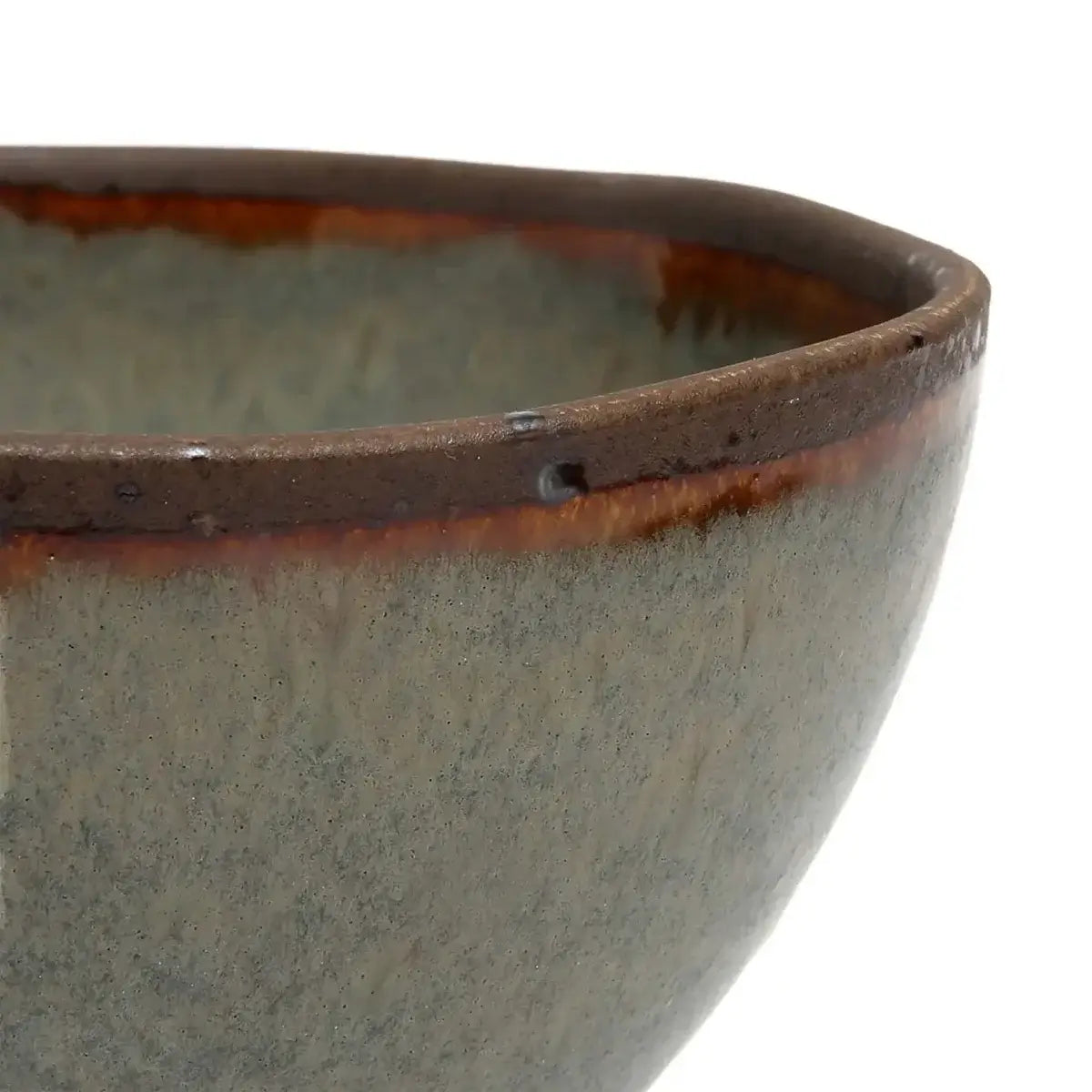 Close-up of De Côa Graanschaal - M, handmade Portuguese ceramic bowl with natural hues and artisanal finish, perfect for bohemian style.