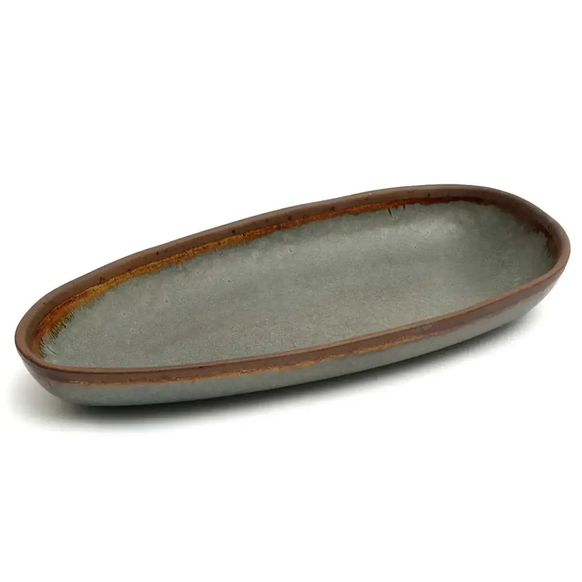 Handmade Portuguese ceramic serving plate with natural tones, part of the De Côa serveerschalen set.