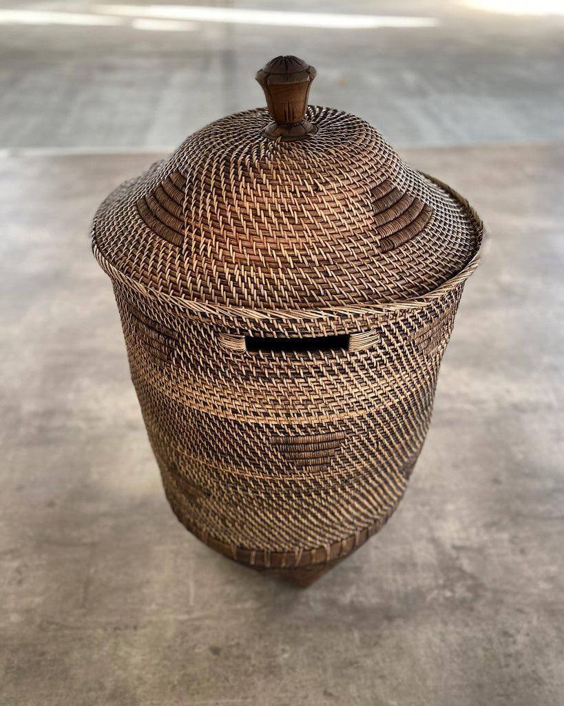 Handgeweven rotan wasmand XL met deksel, etnisch chique stijl, ideaal voor was, handdoeken of speelgoed. Kleur: natuurlijk bruin.