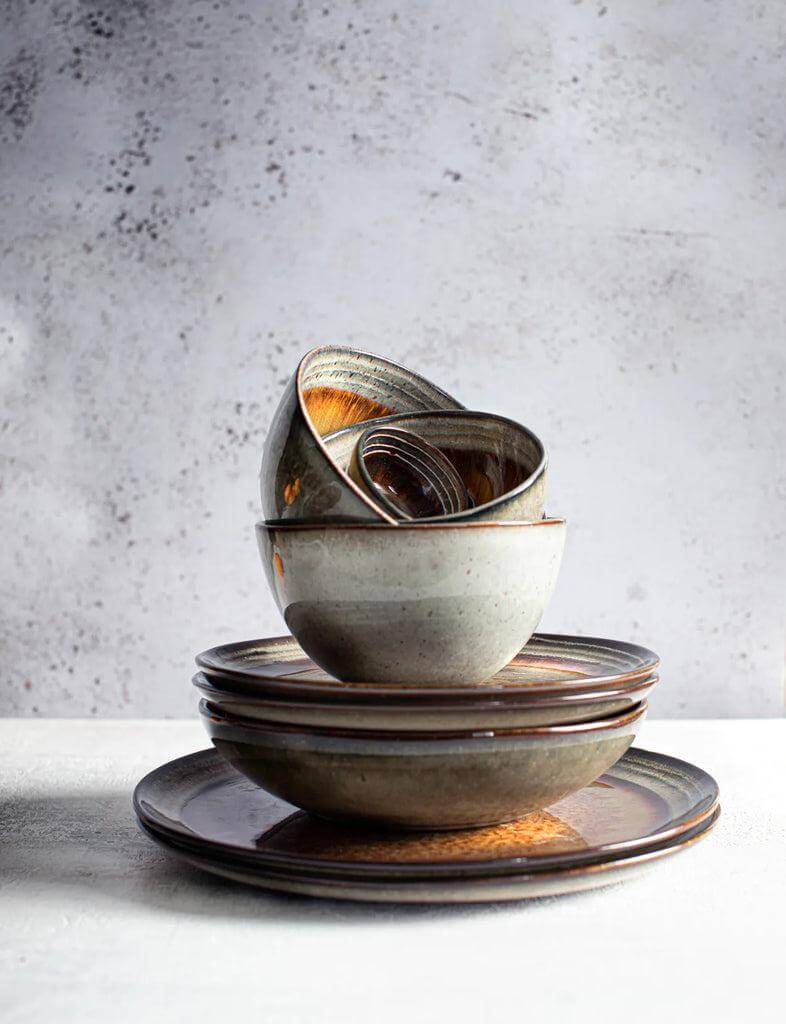 Set van 6 De Comporta Cornflakeskommen met antiek craquelé glazuur, ideaal voor een elegant gedekte tafel tijdens brunch of diner.