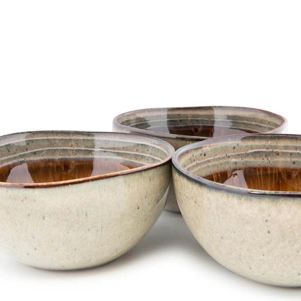 De Comporta cornflakeskom - s, set van 6 met uniek ontwerp en craquelé glazuur, perfect voor brunch of diner. Portugese keramiek.