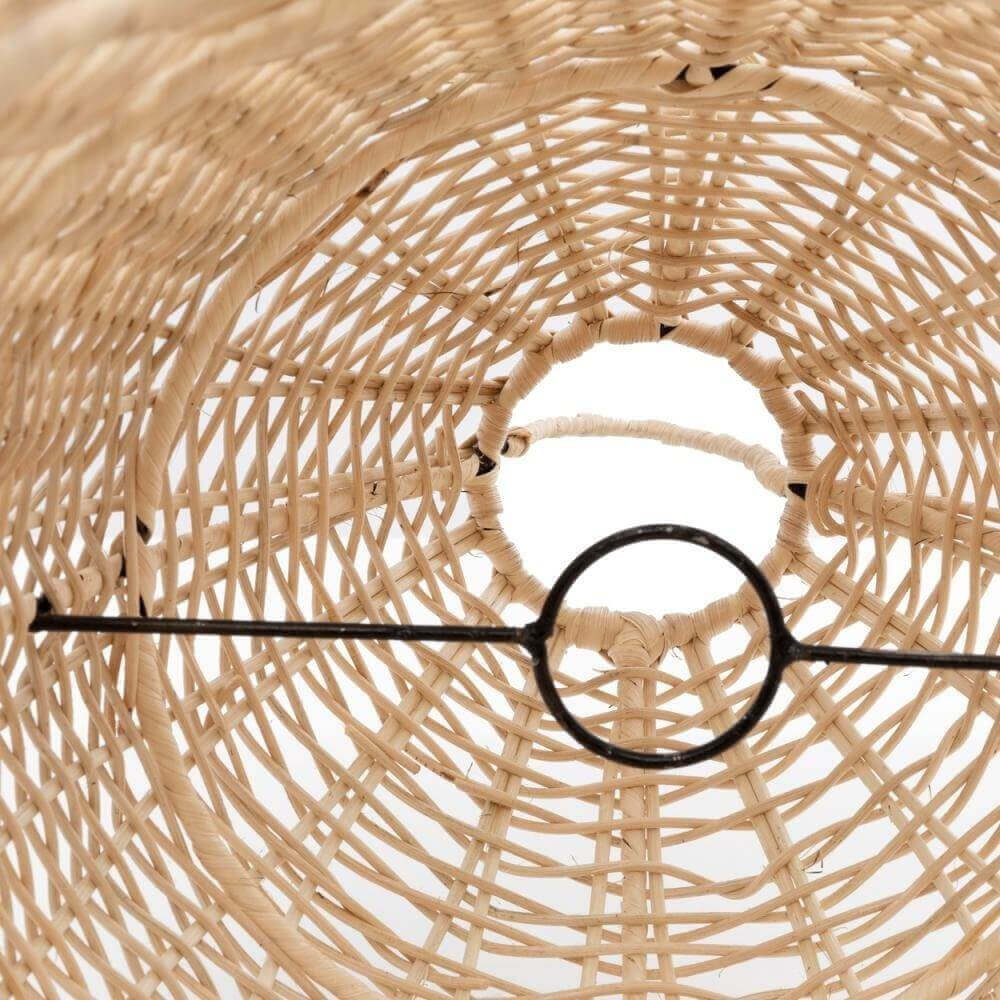 Kooivormige rotan hanglamp, De Elba - Naturel, interieur design geïnspireerd door Italiaanse kustsferen, beige geweven patroon.