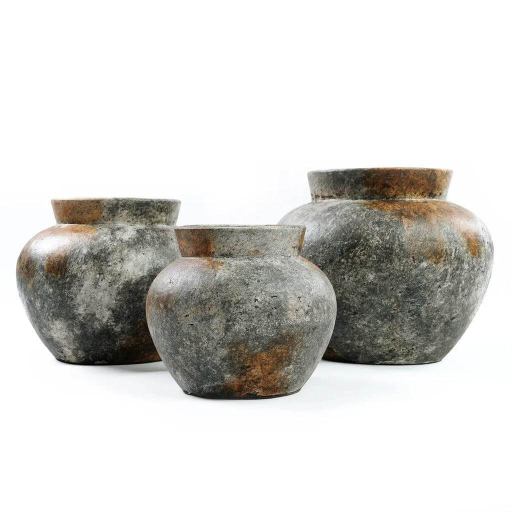 Antieke terracotta vaas, formaat L, geschikt voor droogbloemen, met kustvibes. Ideaal voor woonkamer, badkamer of overdekte buitenruimte.