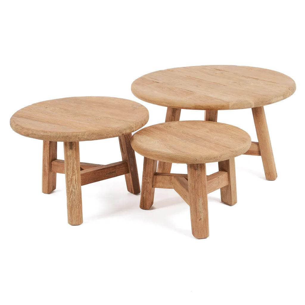 Set van drie ronde Fusuma salontafels in gerecycled teakhout, ruimtebesparend en perfect voor elke woonkamer.