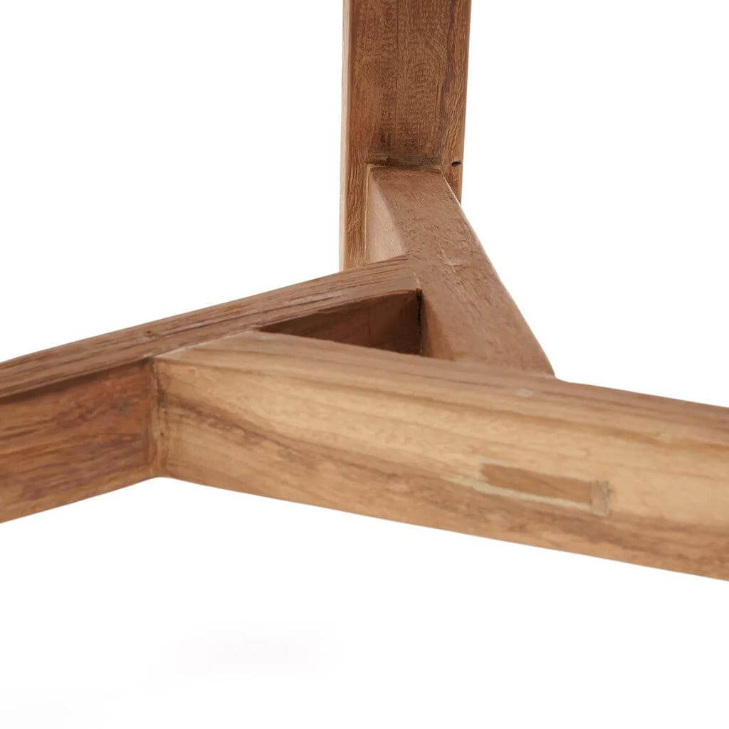 Detail van de houten structuur van de Fusuma salontafel, gemaakt van gerecycled teakhout met een rustieke uitstraling.