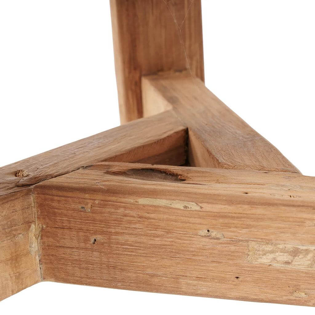 Detail van gerecycleerd teakhout van De Fusuma salontafel, toont rustieke houtnerf en natuurlijke imperfecties voor een unieke uitstraling.