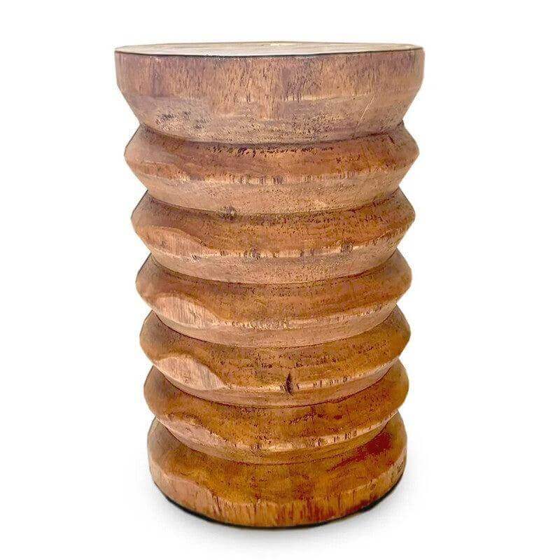 De Galapagos kruk - natuurlijk houten meesterwerk van elegantie en vakmanschap, perfect voor elk interieurontwerp.