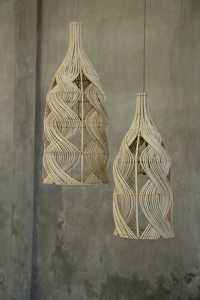 De Garaffa rotan hanglampen, natuurlijke kleur, veelzijdig als vloerlamp of tafellamp, flesvormig design met patroon, 70 cm hoog.