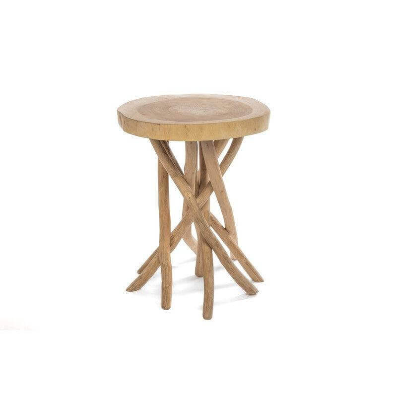 De Gili bijzettafel van teakhout, perfect voor een tropische eilandstijl, met een uniek design van verstrengelde takken en stevige top.