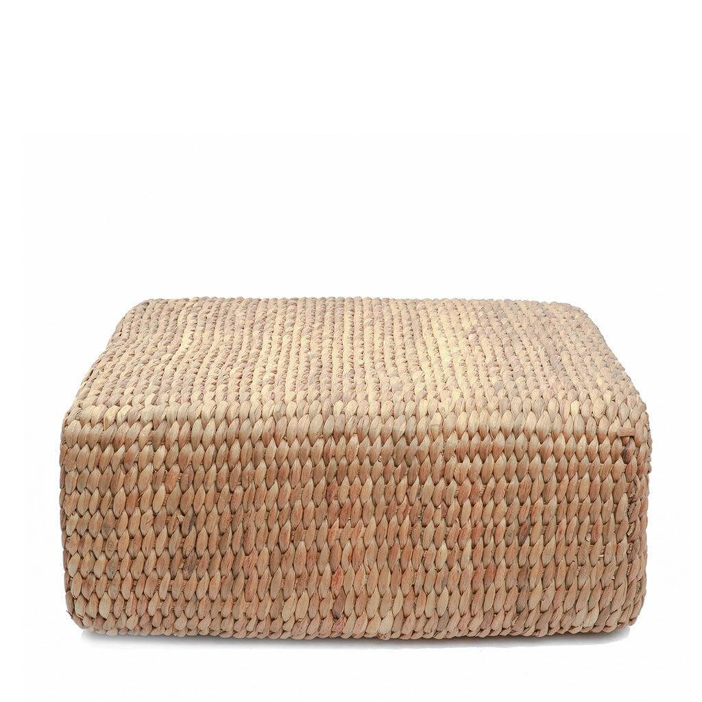 Vierkante waterhyacinten poef naturel, perfect voor woonkamer of kantoor, 60x60x30 cm, stevig en makkelijk schoon te maken.