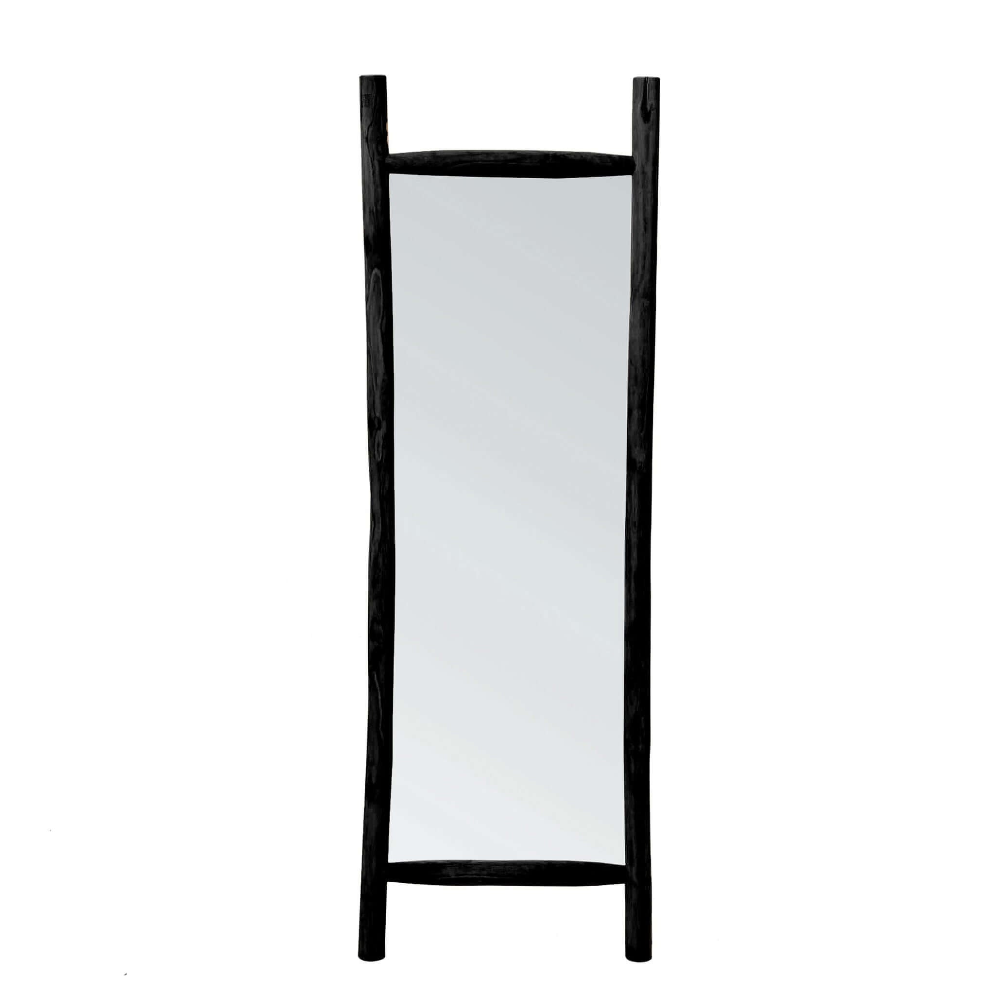 Grote zwarte vloerspiegel, handgemaakt decoratief stuk voor kleedkamer of slaapkamer, creëert ruimtelijk effect. Uniek ontwerp.
