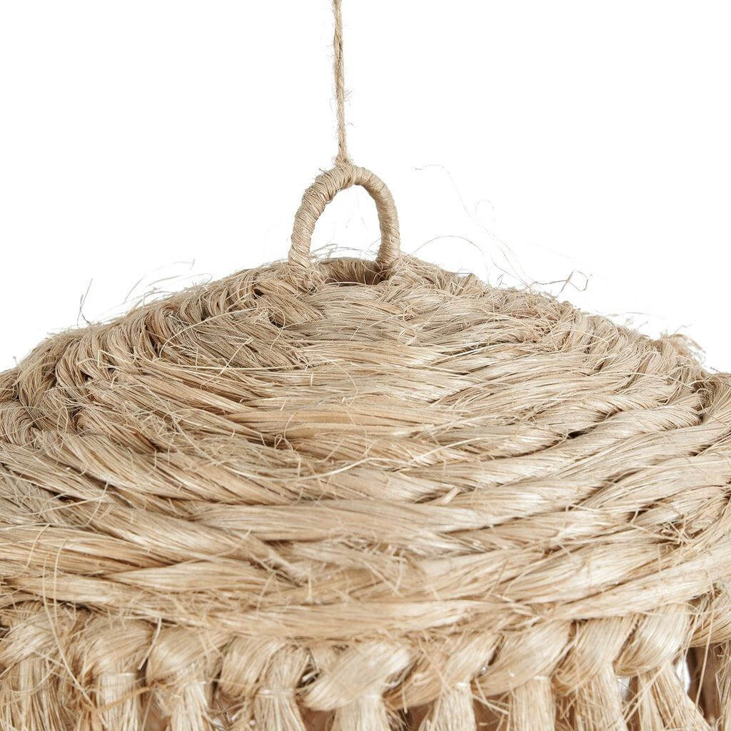 De Jelly Fish Hanglamp van abaca gras, handgemaakt en natuurlijk gekleurd, biedt kustcharmante verlichting voor jouw ruimte.