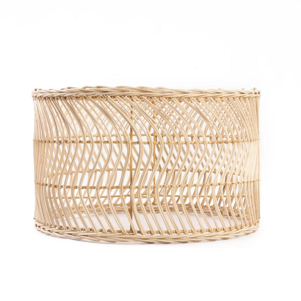 Naturel rotan scherm in ronde vorm, perfect voor decoratie in huis of als aanvulling bij verlichting. Stijlvol en ambachtelijk ontwerp.