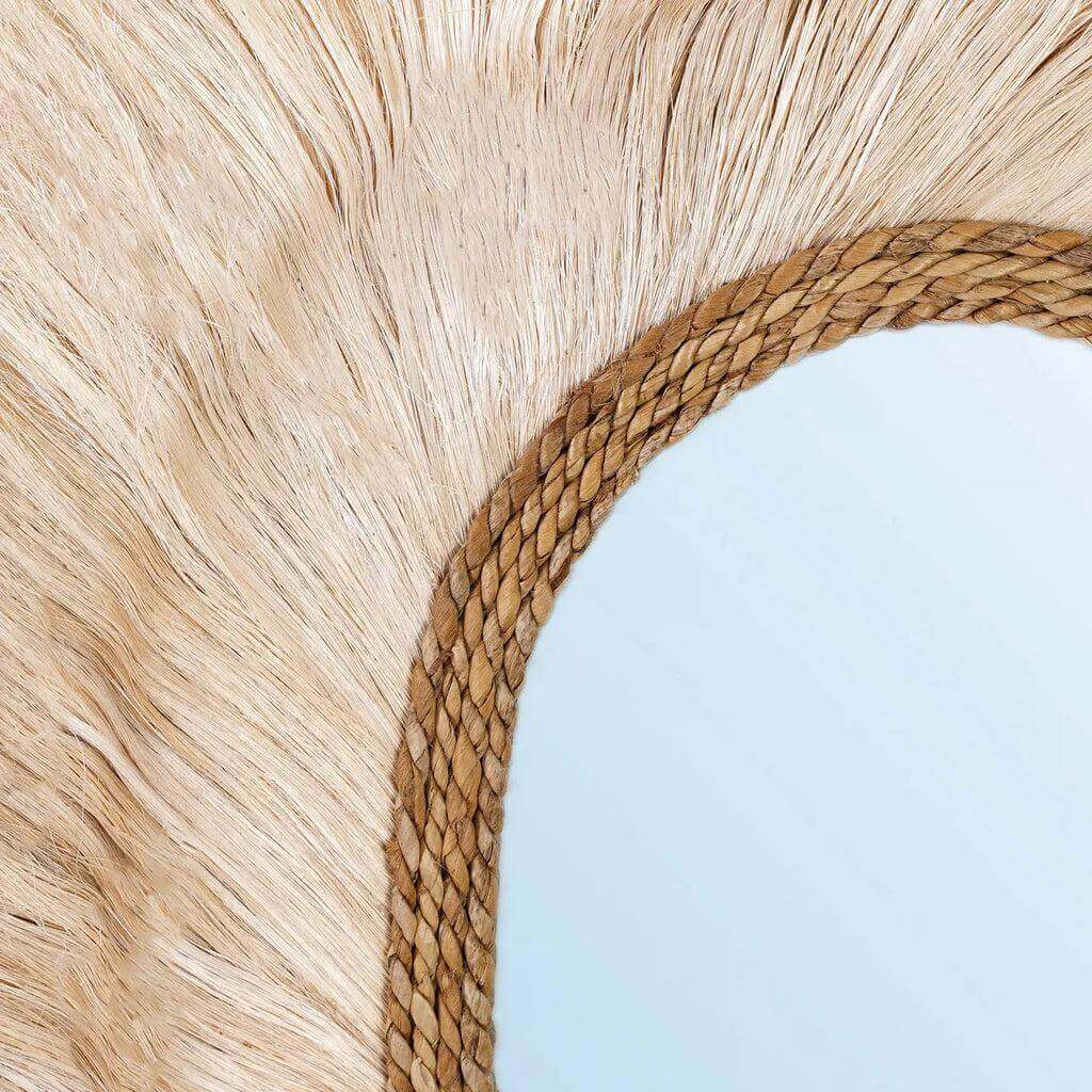 Stijlvolle De La Principessa Spiegel met natuurtextuur en unieke vlecht detail op de rand.