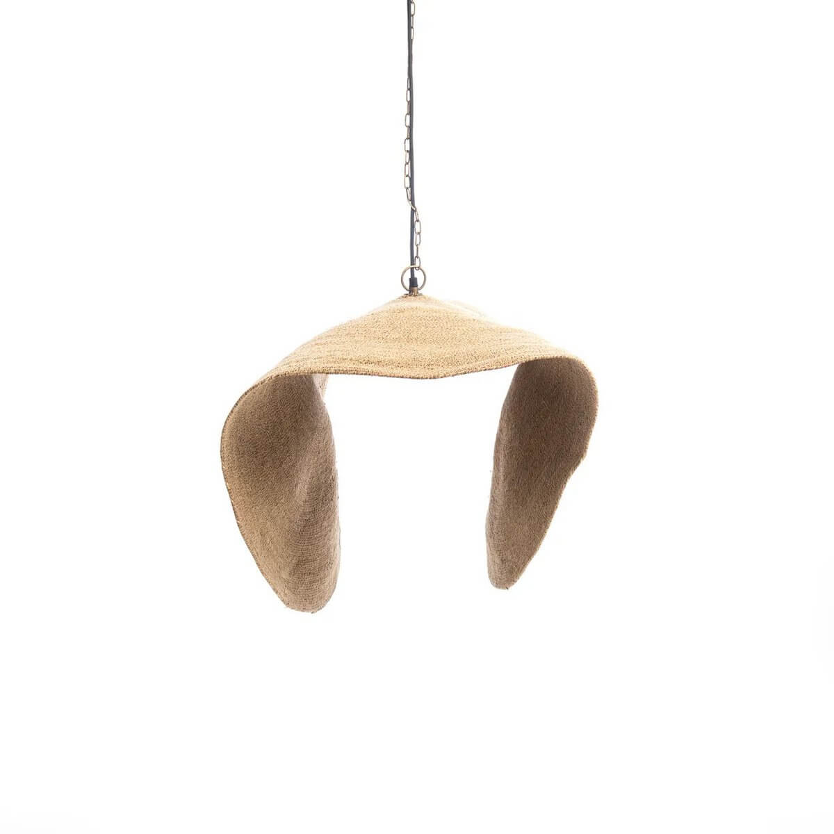 De Lovalova Hanger - Naturel XL hanglamp van geweven gras met messing ketting, geeft een gezellige sfeer en luxe uitstraling aan elk interieur.