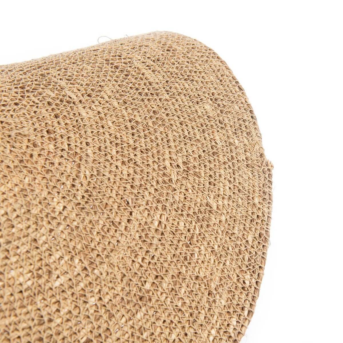 Close-up van geweven gras textuur van de De Lovalova hanglamp, natuurlijke en organische stijl voor een gezellige sfeer in elk interieur.