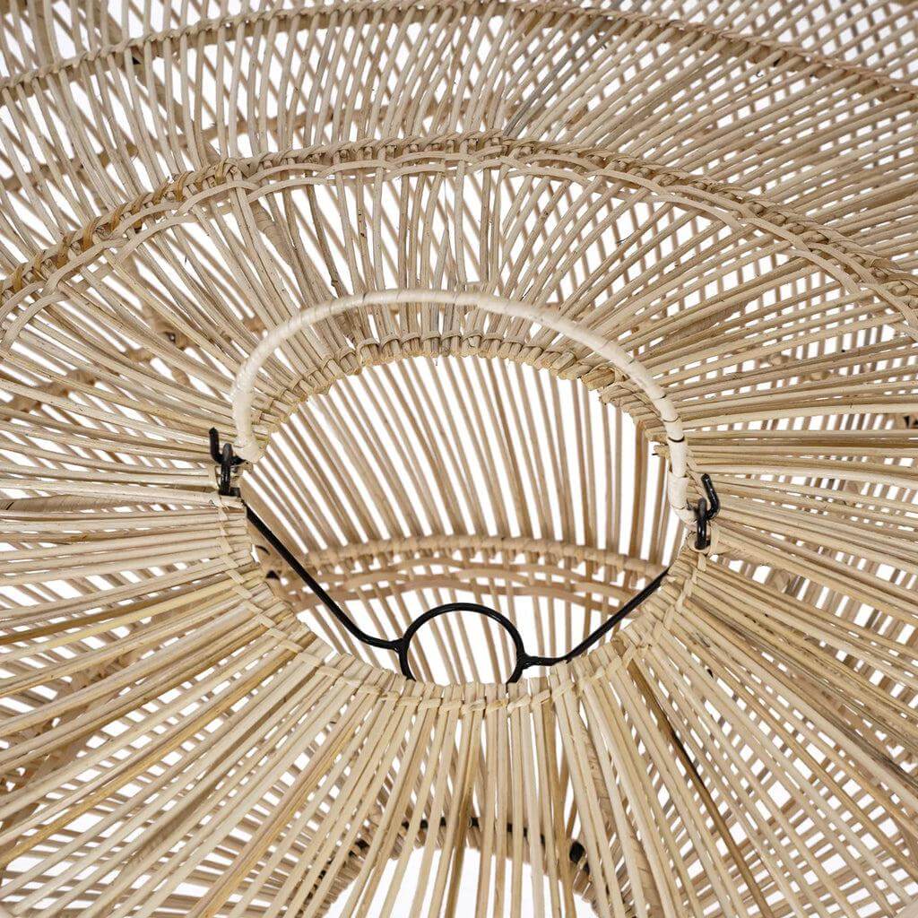 Natuurlijke rotan hanglamp "De Macaron" L, handgemaakt en elegant, een zoete traktatie voor elk interieur.