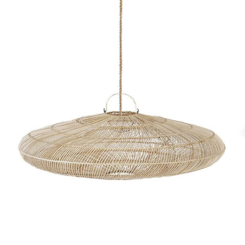 Handgemaakte De Macaron Hanglamp van rotan in naturel, groot formaat, voegt speelse elegantie toe aan elke kamer.
