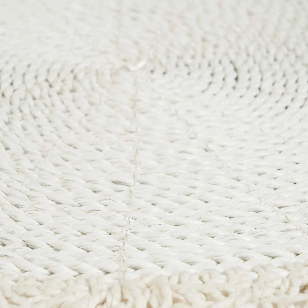 Close-up of De Macrame Huwelijksplacemat in natural color, showcasing detailed handwoven design for boho-chic table settings.
