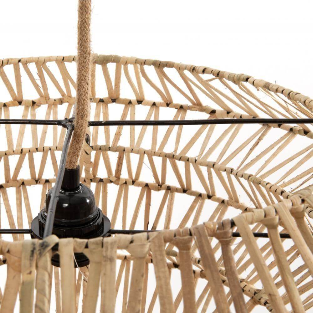 Close-up van De Mad Moiselle Hanglamp, natuurlijke rotan structuur, bohemien stijl voor sfeervolle interieurs.