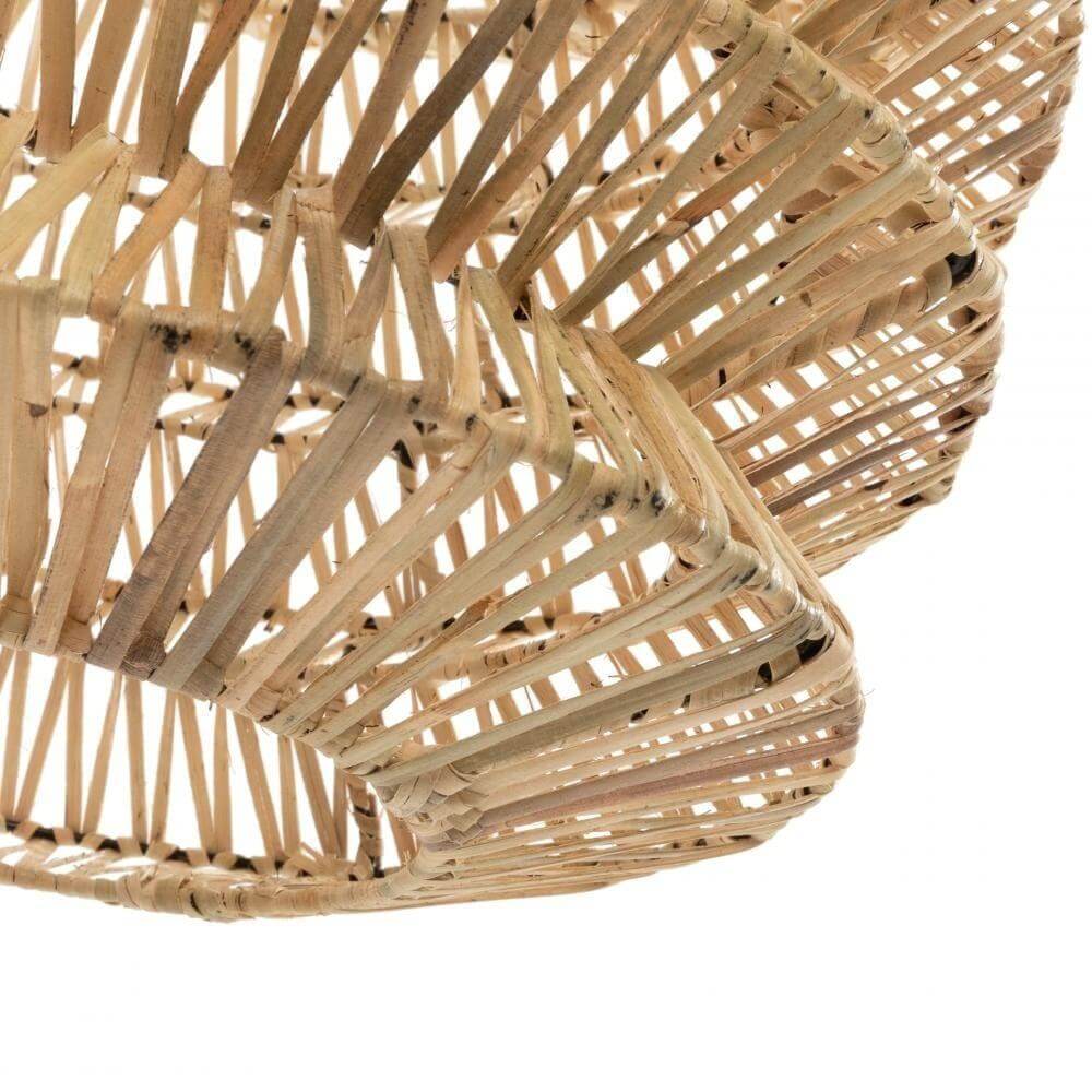 Detail van Oosterse rotan hanglamp, taps toelopend en stijlvol voor bohemien interieur