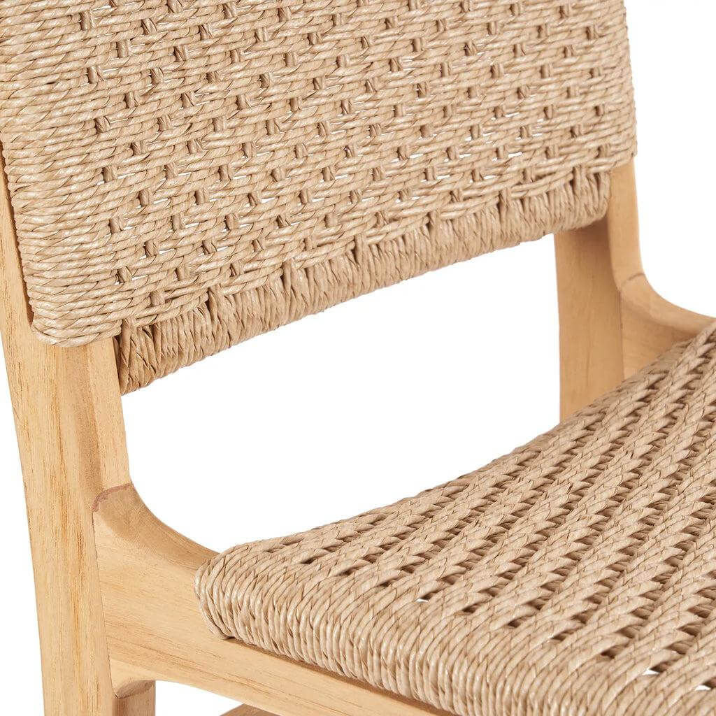 Duurzame Meno barkruk van teakhout met viro zitting, perfect voor stijlvolle barinrichting buiten. Comfort en kustklasse gecombineerd.