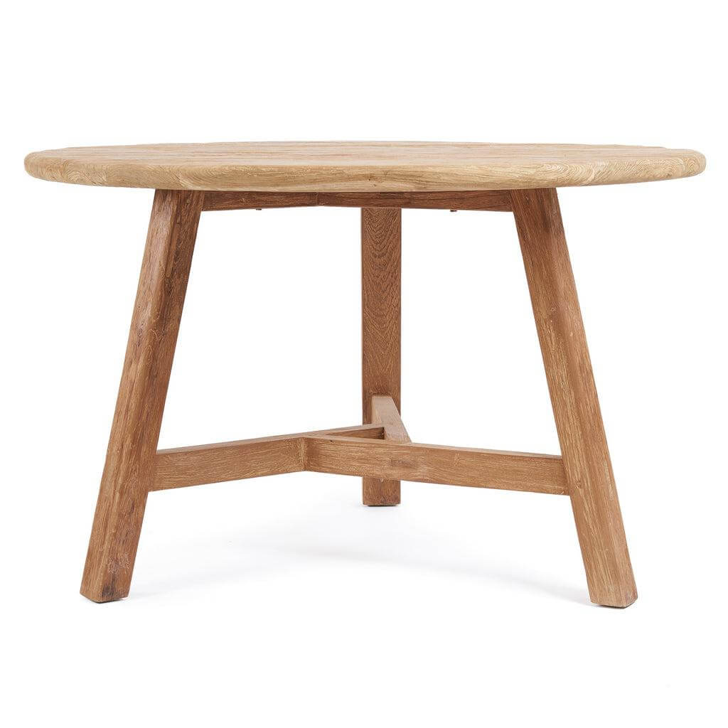 Rustieke teakhouten De Noguchi eettafel, perfect voor formele diners en informele maaltijden, met ruim tafelblad voor creaties.