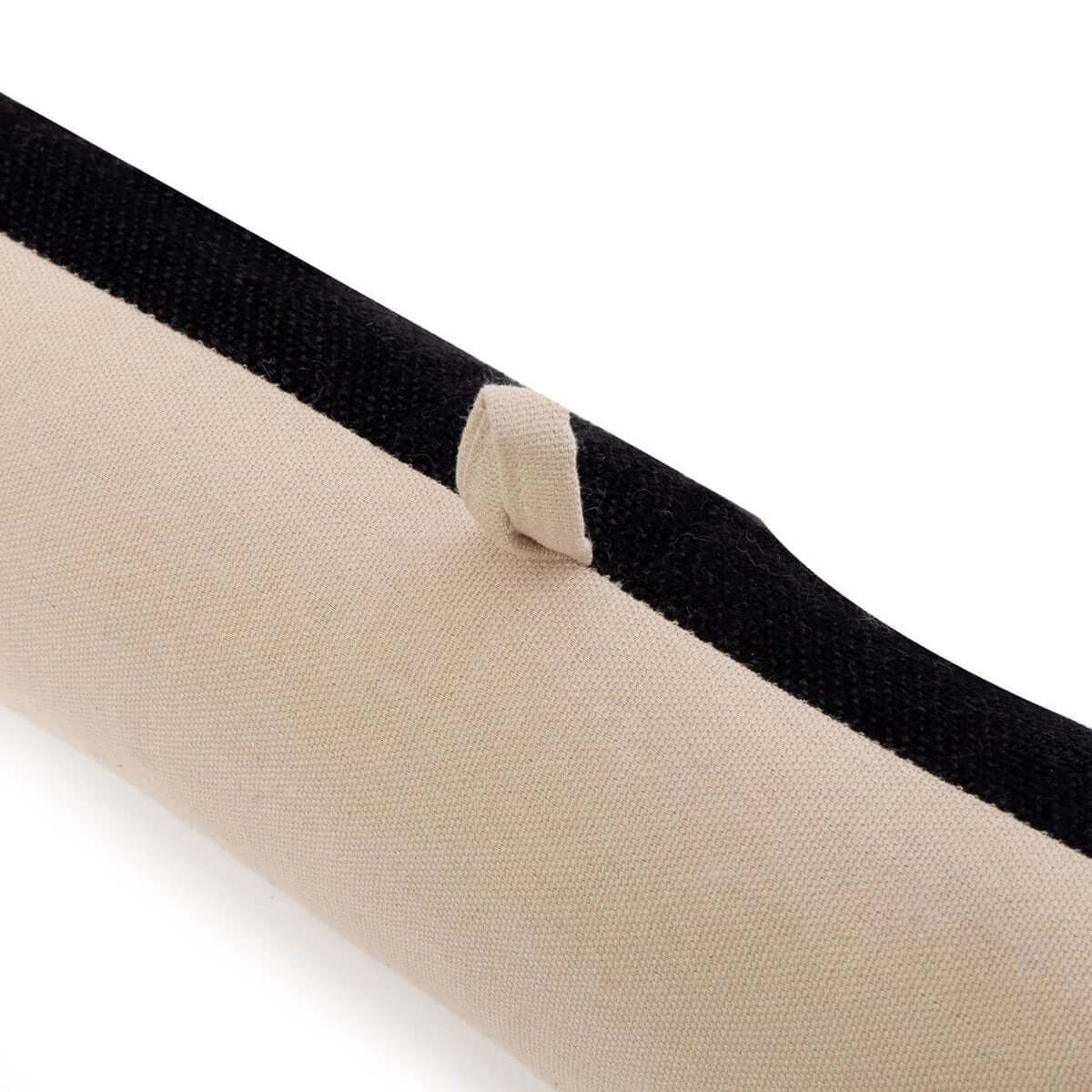 De Oh My Gee Deurstop - Zwart Fluweel met stevige lus voor eenvoudige bevestiging, ideaal tegen tocht en voor warmtebehoud.