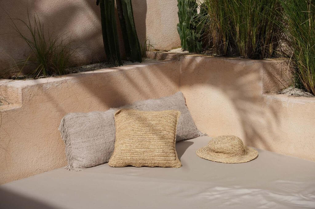 Stijlvolle beige kussenhoes 35x100 voegt een boho-touch toe aan jouw interieur. Perfect voor woonkamer, tuin of patio decor.