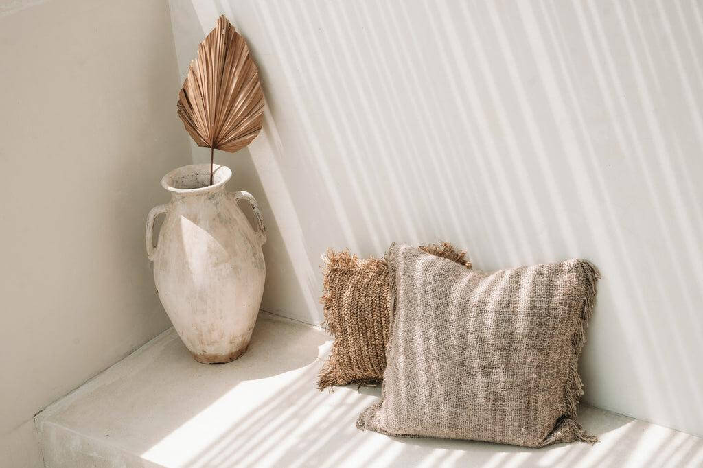 Beige kussenhoes 60x60, voegt boho-stijl toe aan interieur, tuin of patio. Zacht katoen, geen binnenkussen, chique textuur.