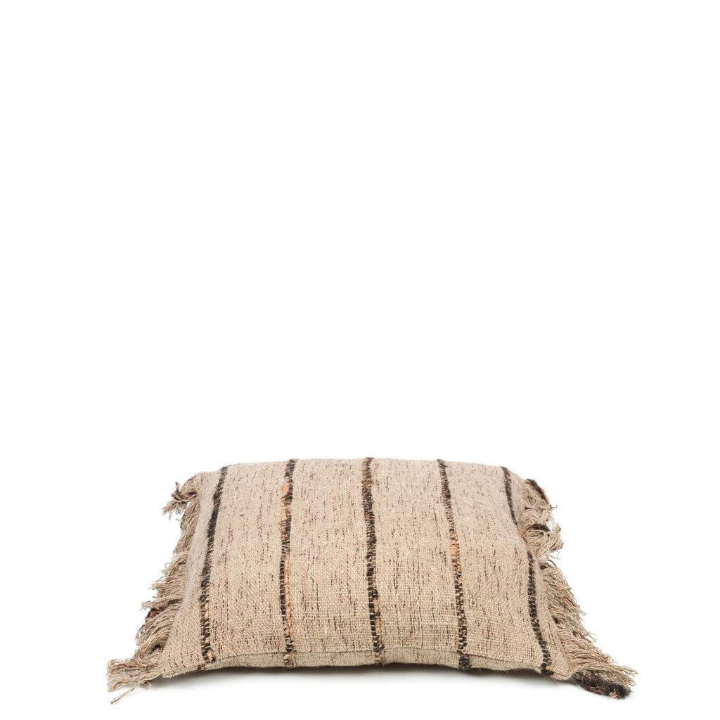De Oh My Gee Kussenhoes - Beige Zwart, 40x40 cm. Boho stijl katoen hoes, zonder binnenkussen. Ideaal voor interieur of tuin decoratie.