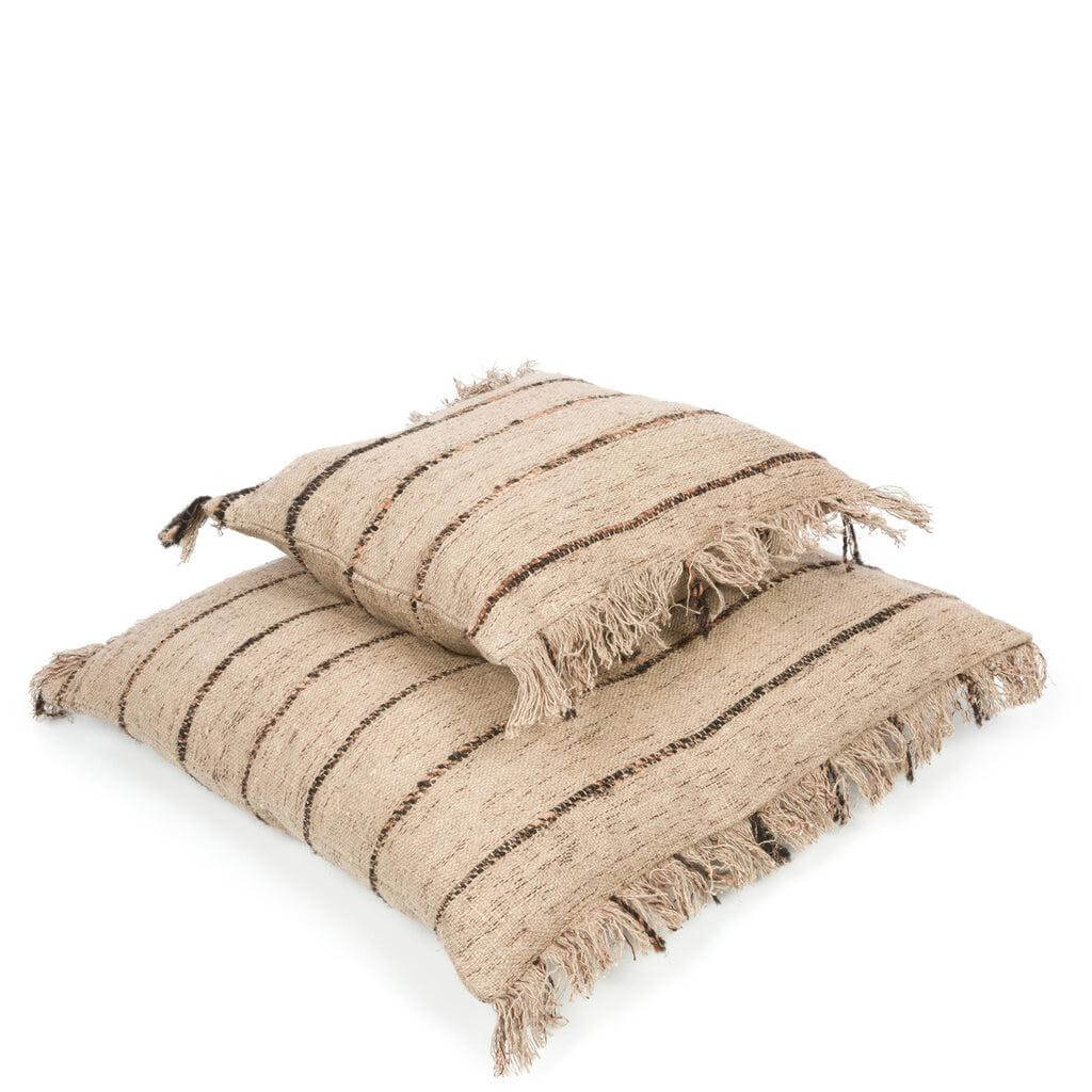 Twee beige en zwarte kussenhoezen, 60x60 cm, met een boho-stijl voor interieur of tuin. Geen binnenkussen inbegrepen.