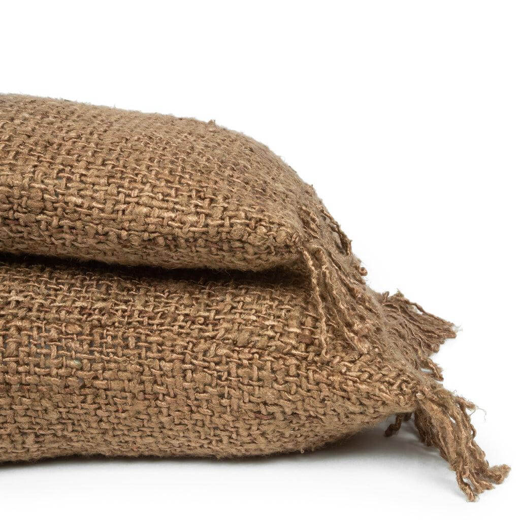 De Oh My Gee kussenhoes in bruin, 35x100 cm, zacht katoen, perfect voor boho-inrichting, tuin of patio. Stijlvol zonder binnenkussen.