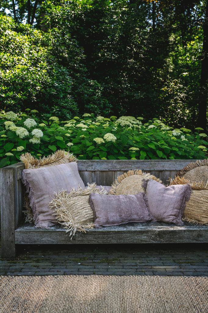 Stijlvolle kussenhoezen in boho stijl voor buiten, perfect voor tuinbanken en terrassen. Creëer een persoonlijke sfeer met textuur.