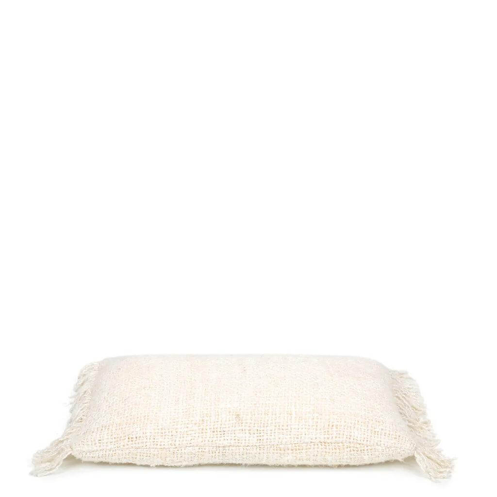 De Oh My Gee kussenhoes in crème, 30x50 cm. Boho-stijl, voegt textuur toe aan interieur en buitenruimtes. Katoen, geen binnenkussen.