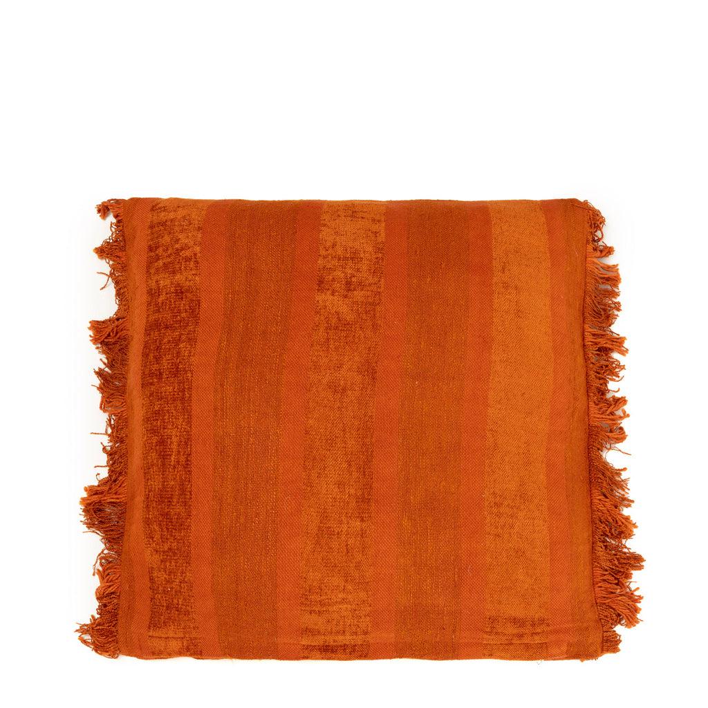 Roestkleurige kussenhoes van katoen, 60x60 cm, ideaal voor een boho vibe in huis, tuin of terras. Handgemaakt en uniek design.