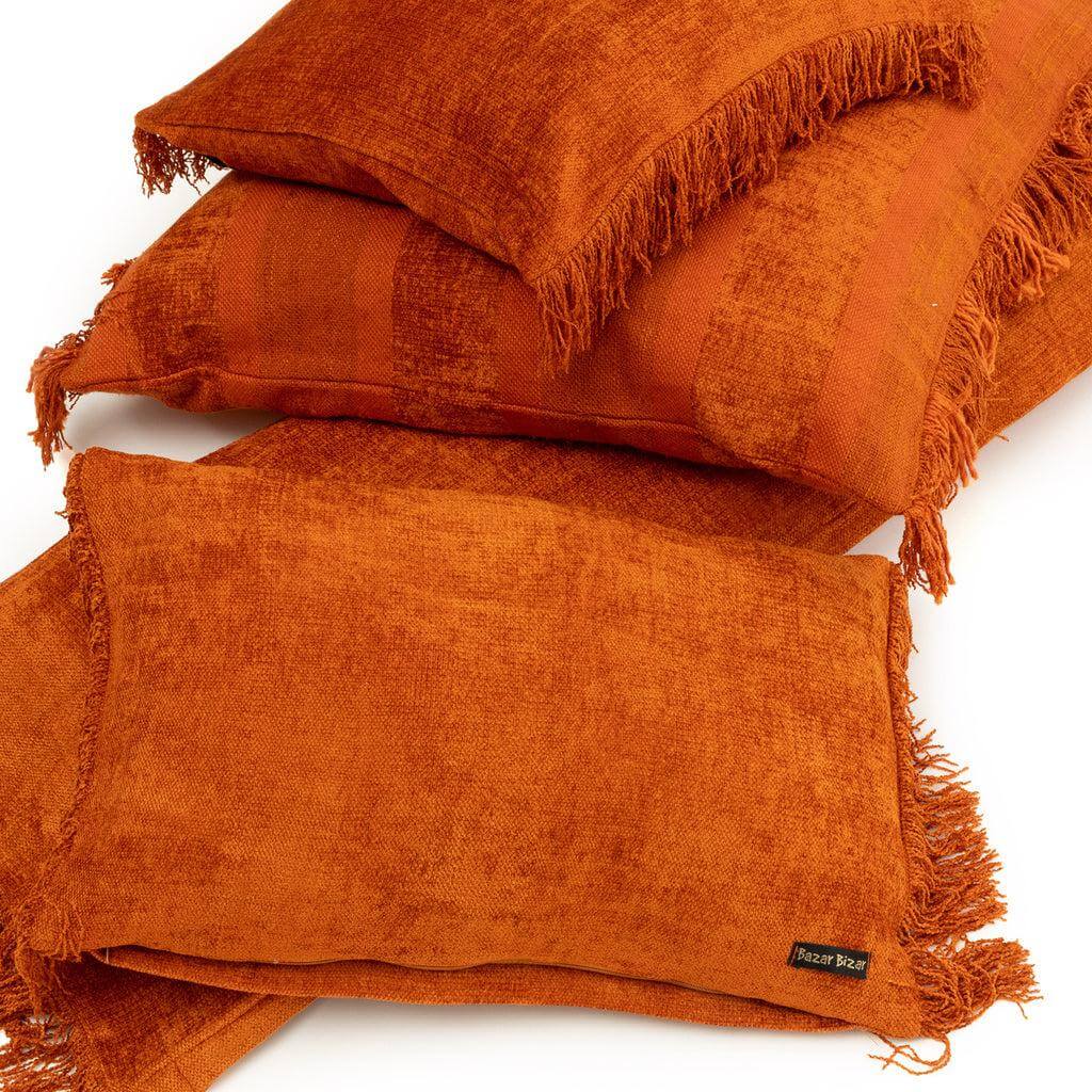 De Oh My Gee Kussenhoes in roestkleurig velvet, ideale boho aanvulling voor woonkamer of tuin. Handgemaakt, binnenkussen niet inbegrepen.