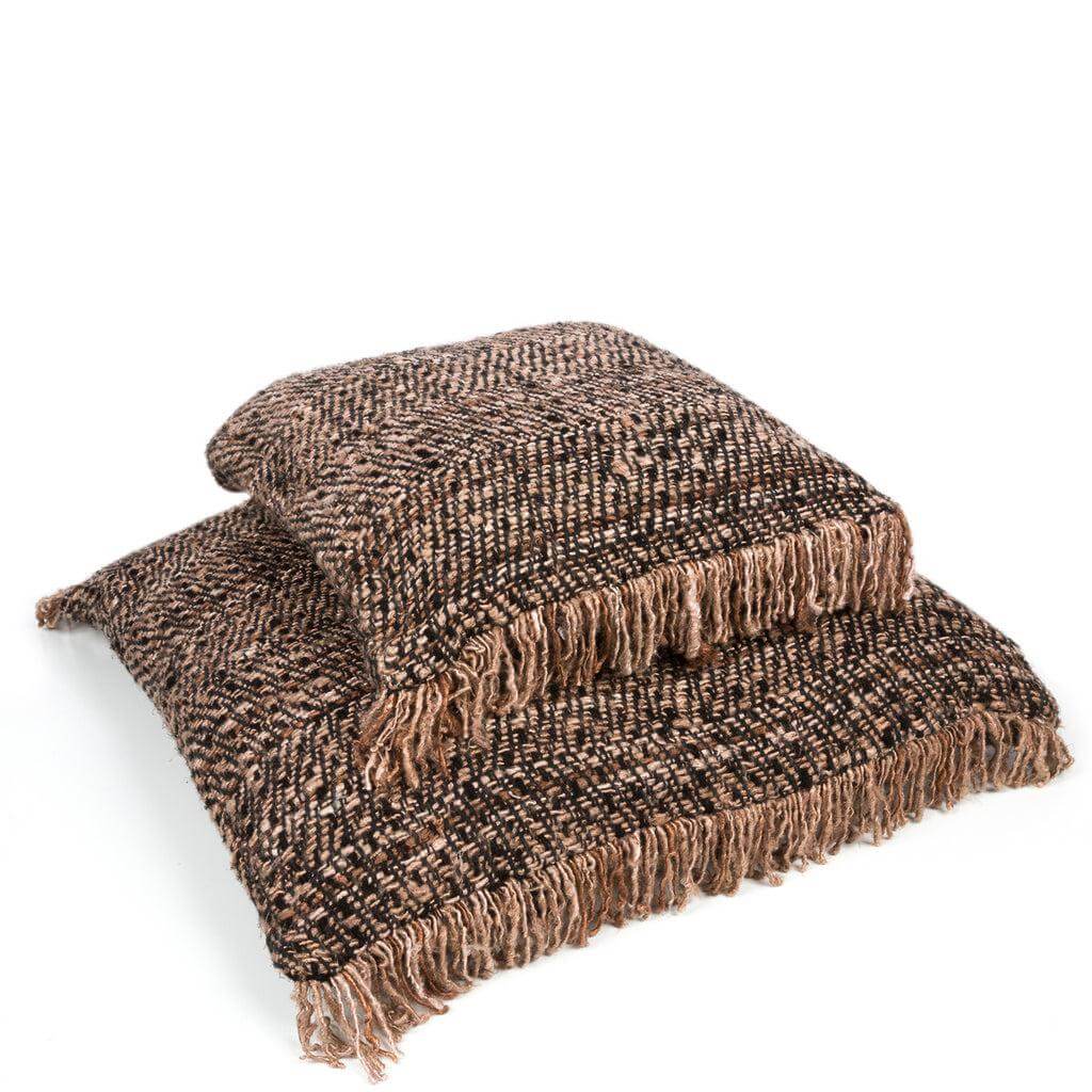 Twee stijlvolle De Oh My Gee kussenhoezen in zwart koper, 60x60 cm, ideaal voor een boho-touch in uw interieur. Geen binnenkussen.