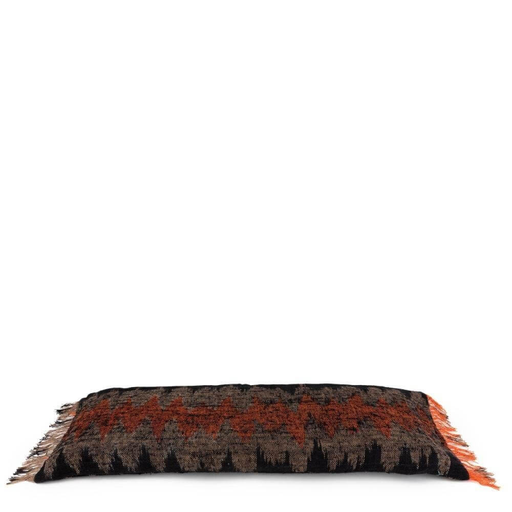 Katoenen kussenhoes zwart oranje 35x100, boho stijl voor woonkamer of tuin. Ideaal voor persoonlijke sfeer. Binnenkussen niet inbegrepen.
